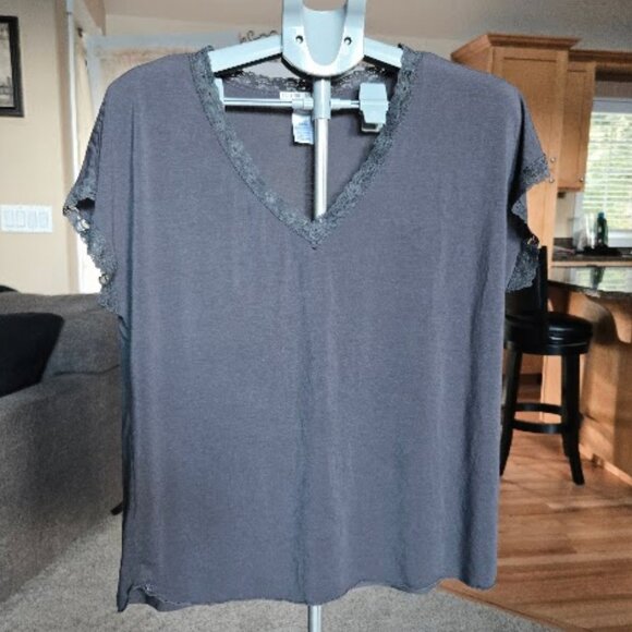 Barefoot Dreams sz medium Luxe Milk Jersey V Neck / lace short sleeve top - Picture 1 of 3